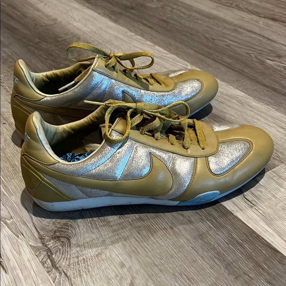 Nike Spirit sister Olive green and Silver Sneakers